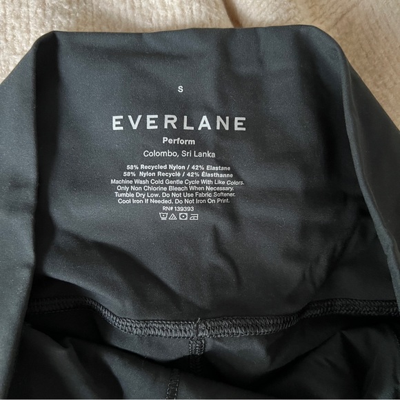 Everlane Perform Legging - Picture 2 of 5